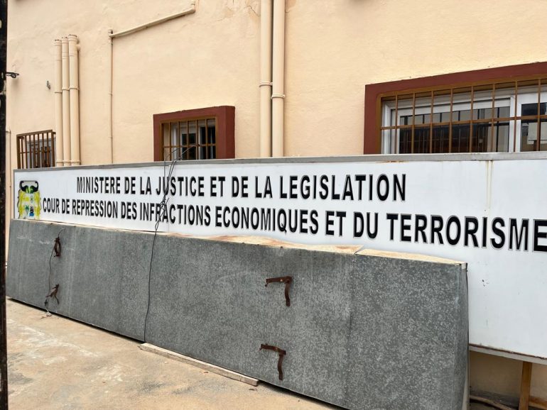 Dame torturée à Ekpè : les six prévenus plaident non coupables devant la CRIET