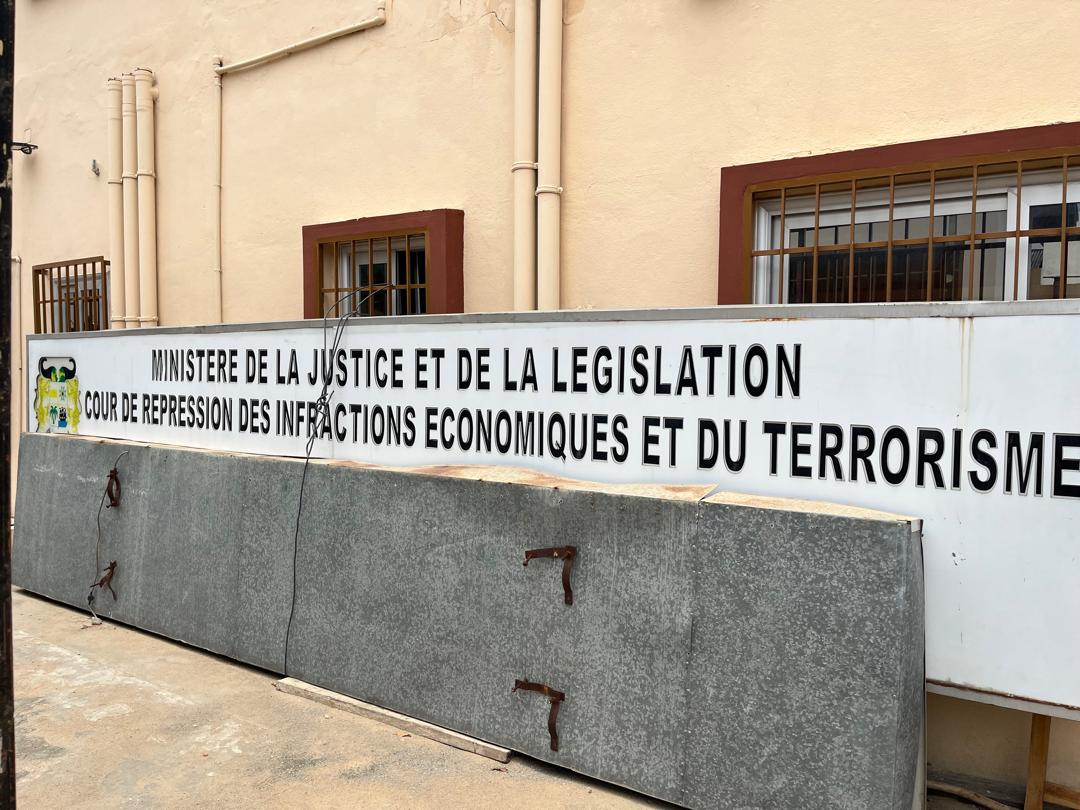 Dame torturée à Ekpè : les six prévenus plaident non coupables devant la CRIET